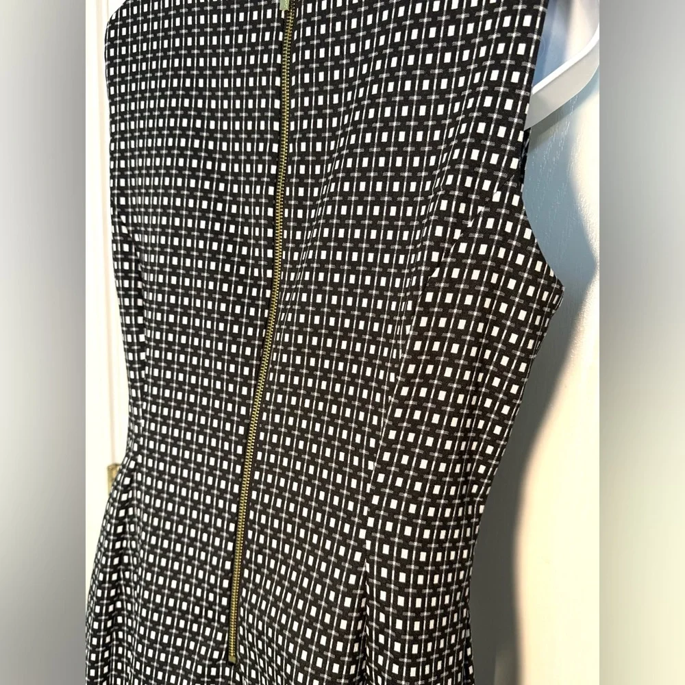 Calvin Klein Black and White Sleeveless sheath Dress size 12 - Picture 10 of 16